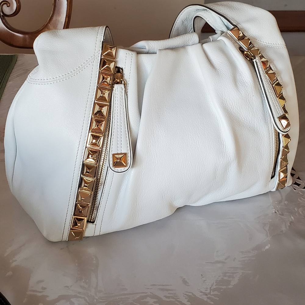 B Makowsky White Leather Purse